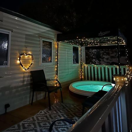 Tattershall Lakes Hot Tub Lodge Breaks Dış mekan fotoğraf