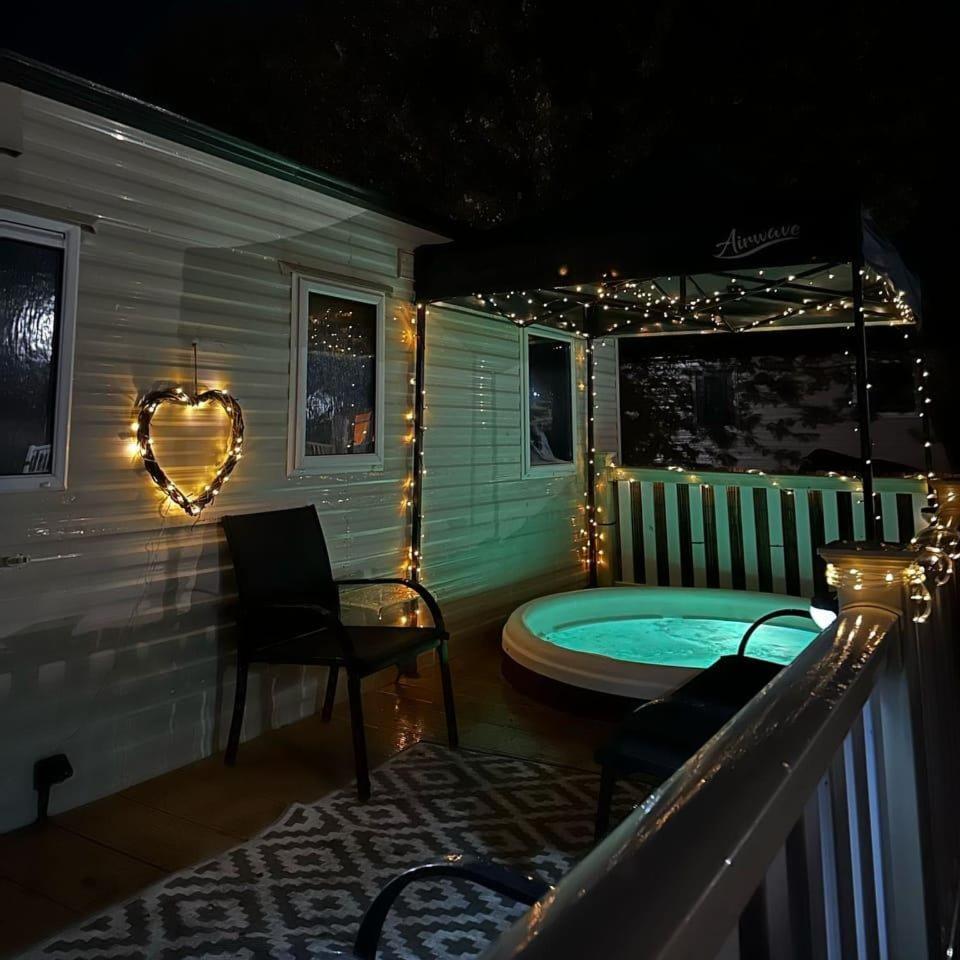 Tattershall Lakes Hot Tub Lodge Breaks Dış mekan fotoğraf